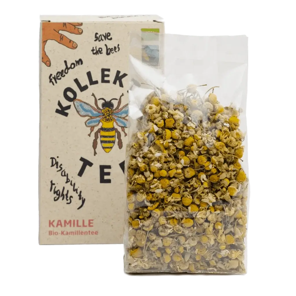 Bunte Vorderseite der Papierverpackung mit Teeblättern in Cellophan